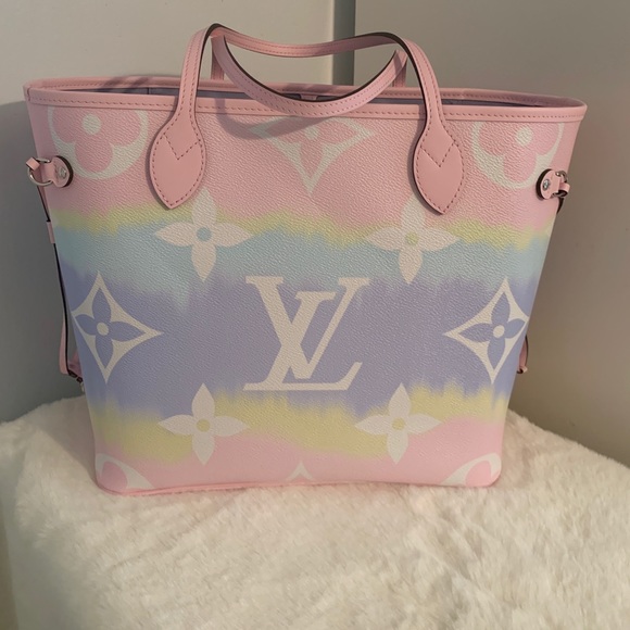 Louis Vuitton Handbags - 💜LV ESCALE NEVERFULL MM 💜